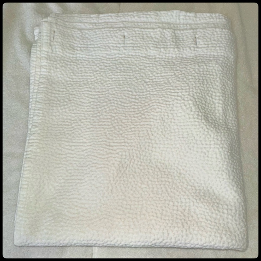 🚿🛁 Crate & Barrel Elegant White Textured Shower Curtain, Great Condition, Clean
